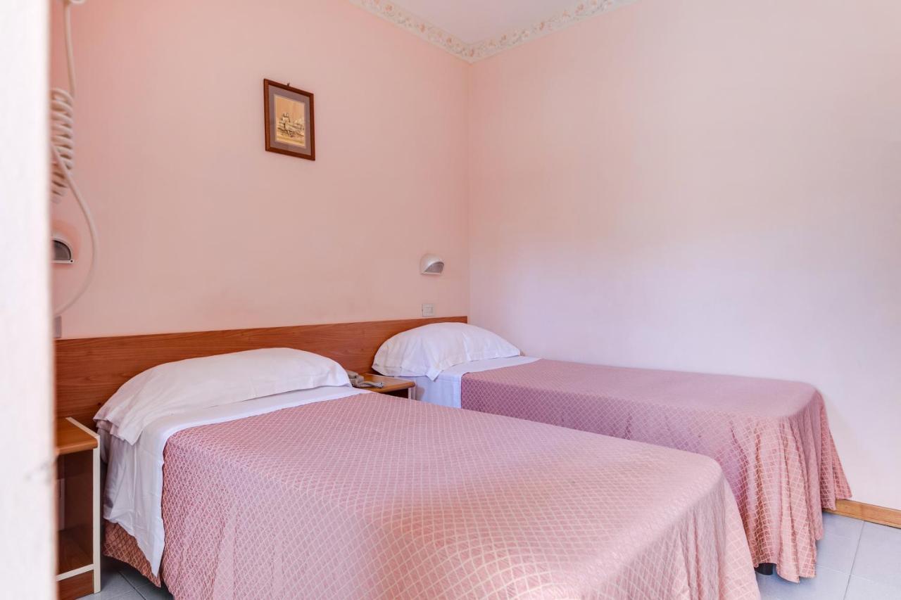 Hotel Sorriso Римини Экстерьер фото