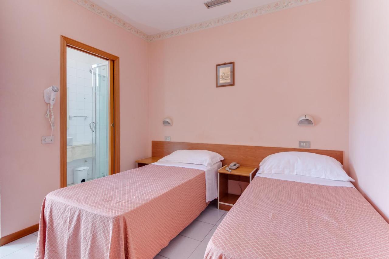 Hotel Sorriso Римини Экстерьер фото