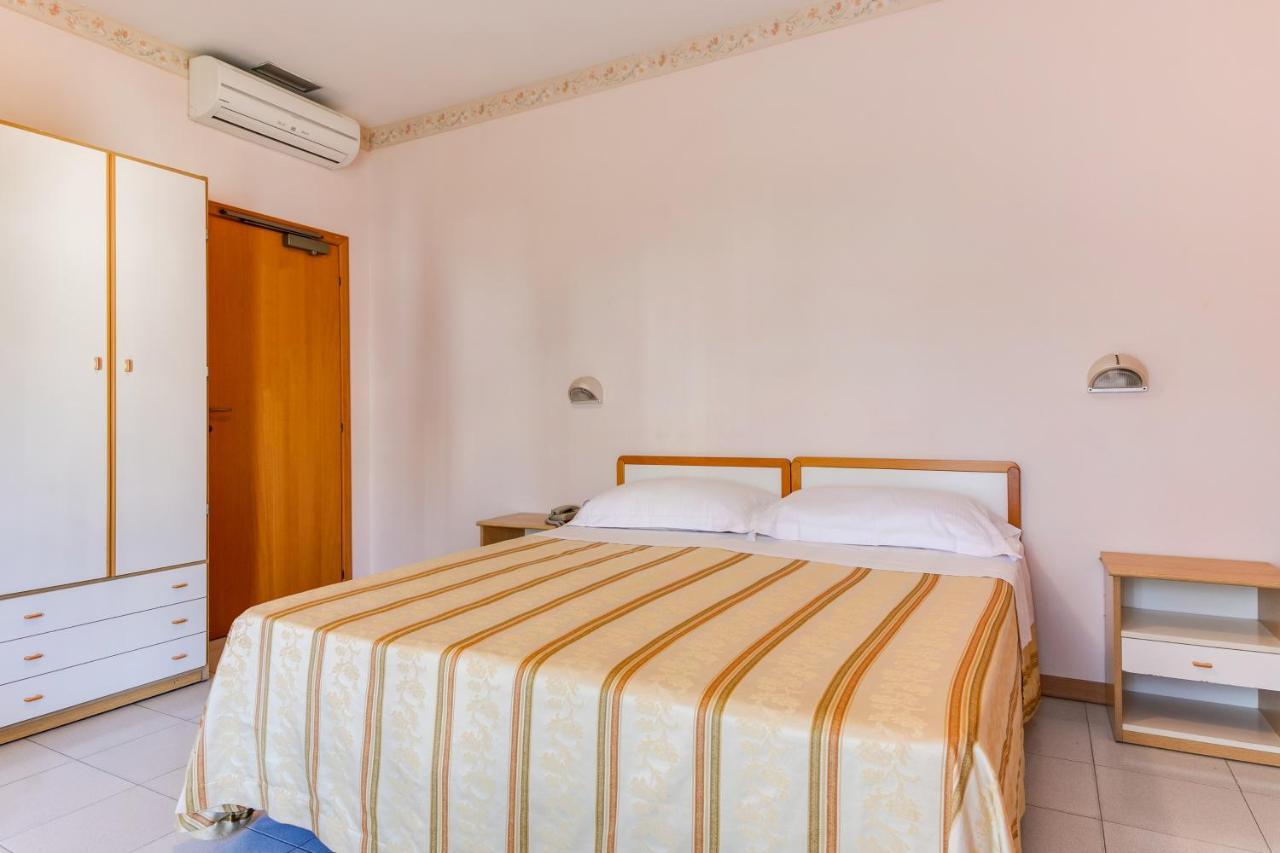 Hotel Sorriso Римини Экстерьер фото