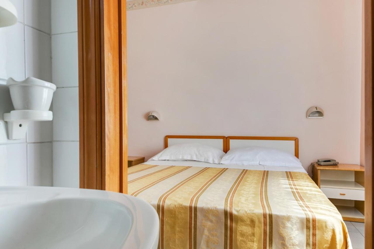 Hotel Sorriso Римини Экстерьер фото